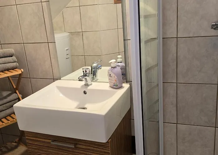 Bright & Spacious In Apartman