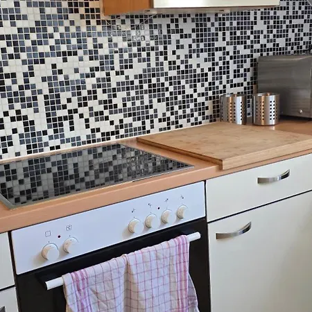 Bright & Spacious In Apartman *