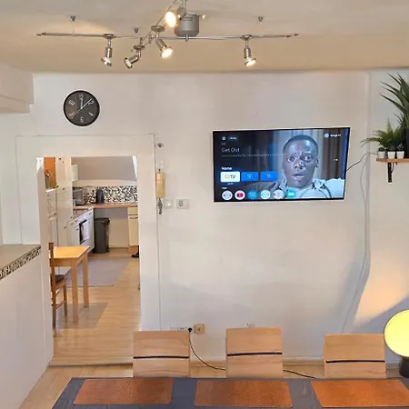 Bright & Spacious In Apartman